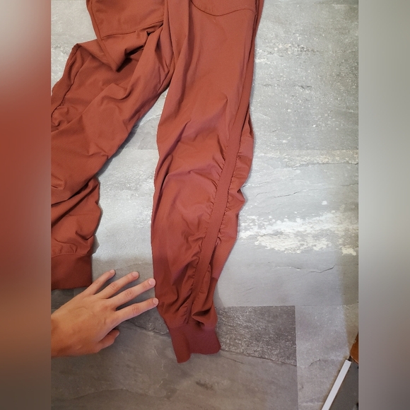 Lululemon Beyond the Studio Jogger. Dark Terracotta. 28". Size 8US. - Picture 16 of 16